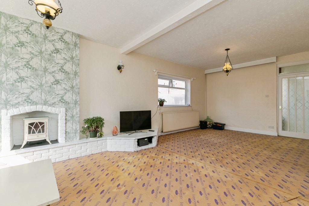 Property photo 3 of 13 Lounge/Dining Room