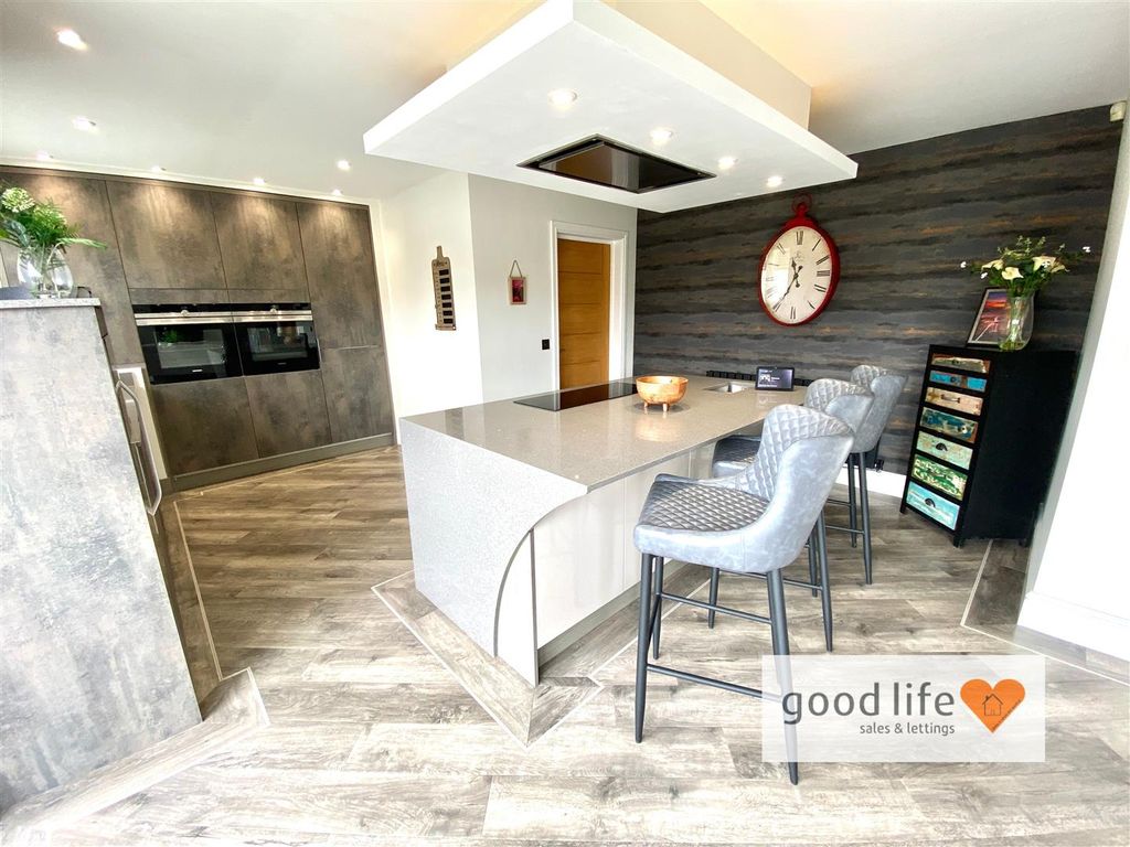 Property photo 2 of 34 20250702_103438102_Ios17Kinetonway.Jpg