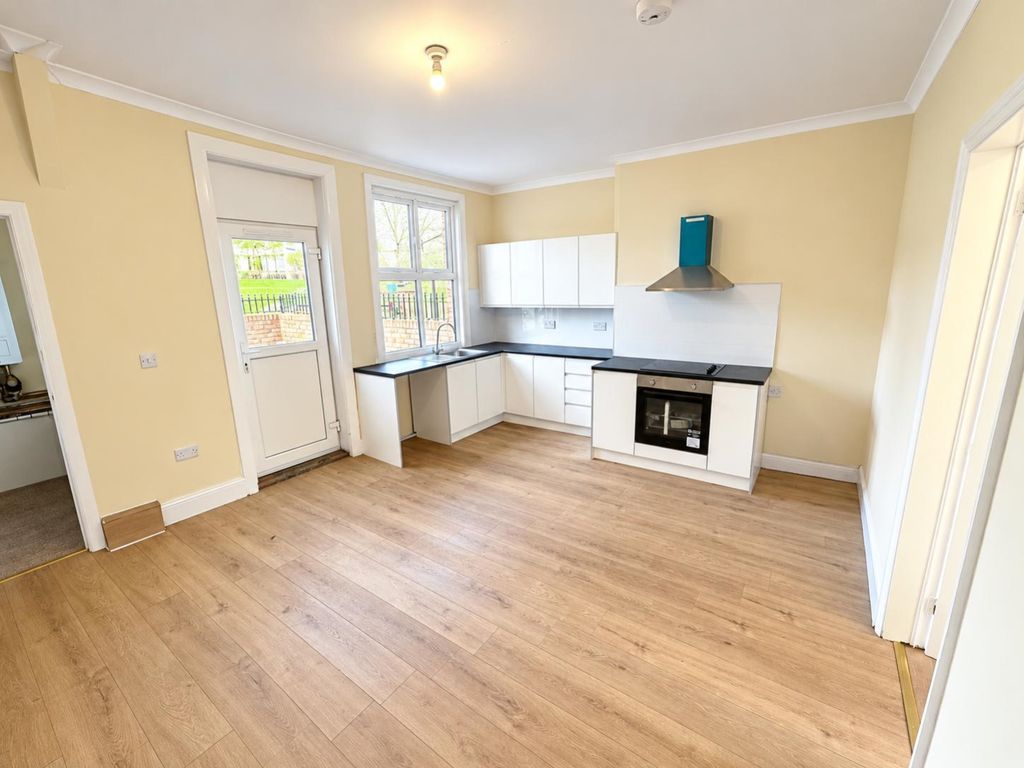 Property photo 3 of 6 Kitchen Diner