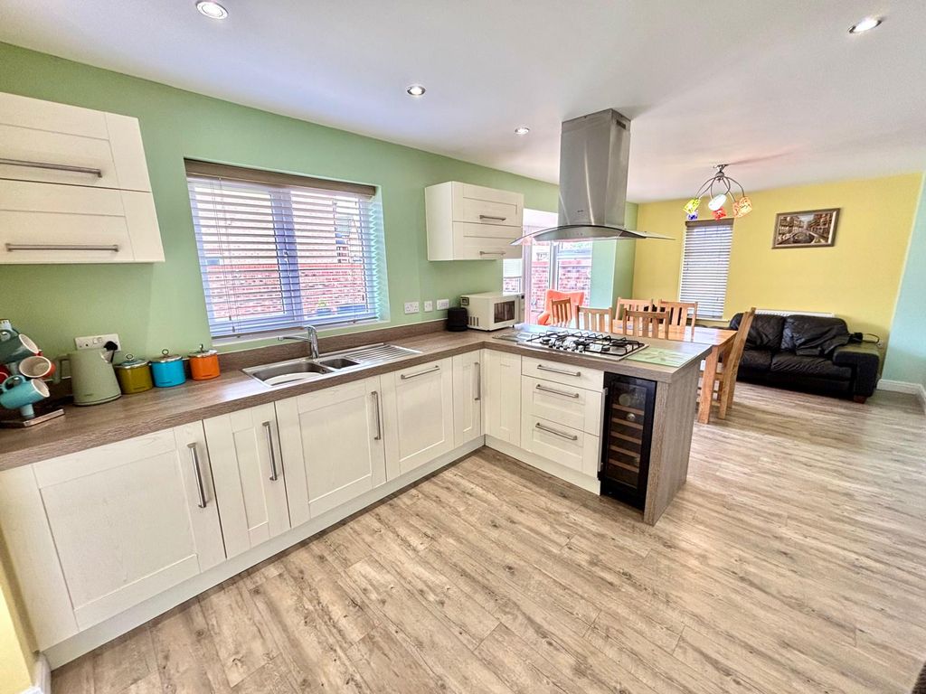 Property photo 2 of 29 Kitchen