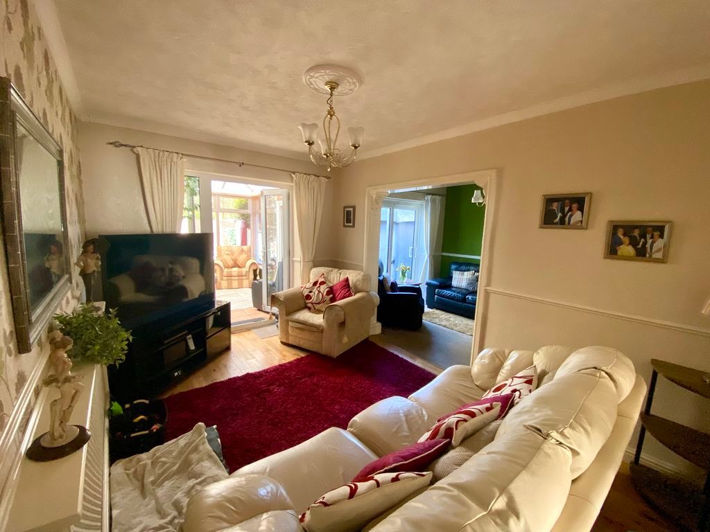 Property photo 2 of 23 Lounge