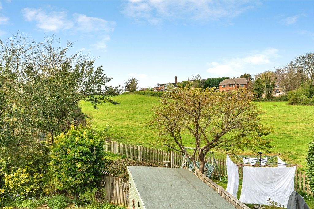 Property photo 2 of 41 Picture No. 11