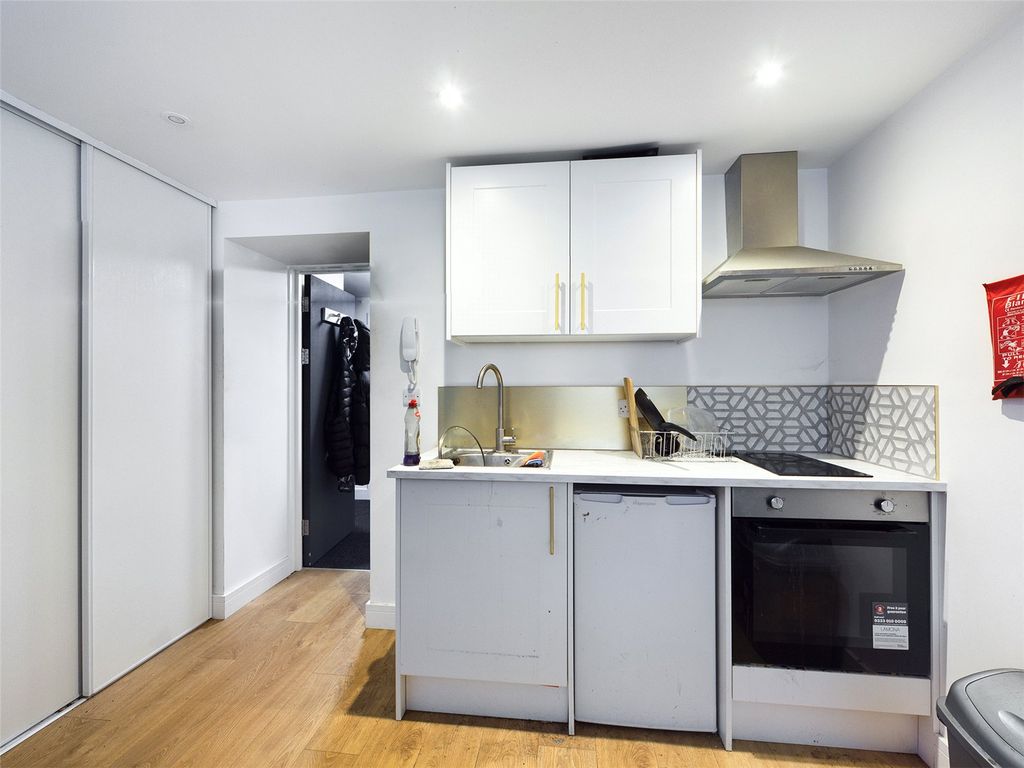 Property photo 1 of 6 Kitchen