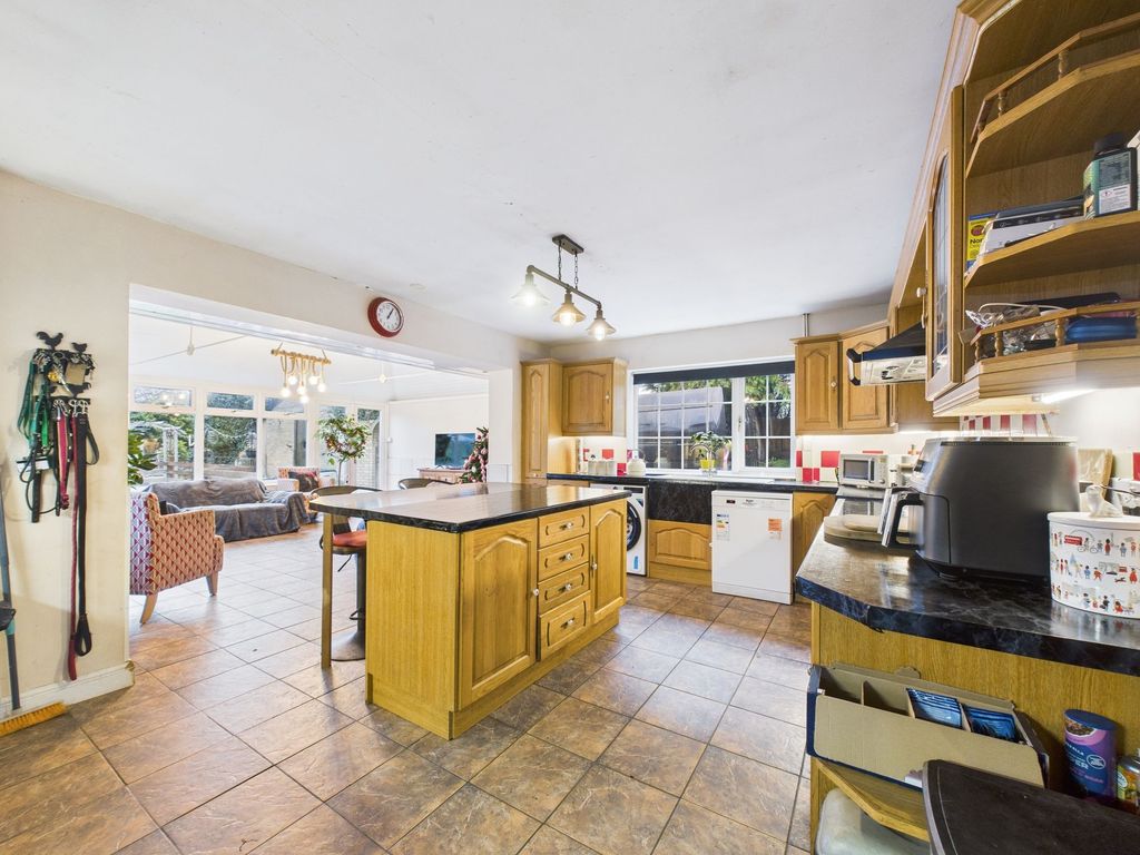 Property photo 3 of 28