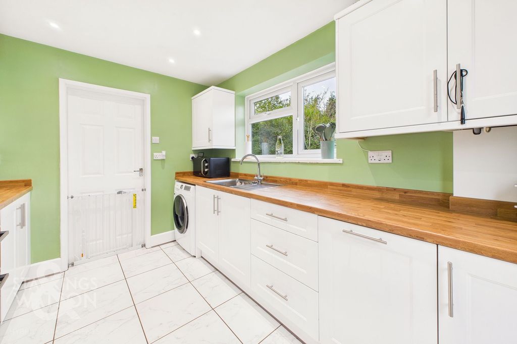 Property photo 3 of 23