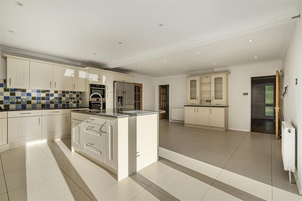 Property photo 3 of 22 17_63725.Jpg