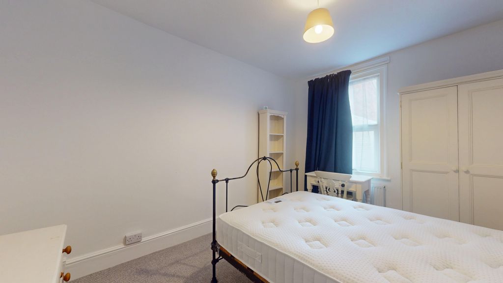 Property photo 3 of 10 Bedroom - Angle 2