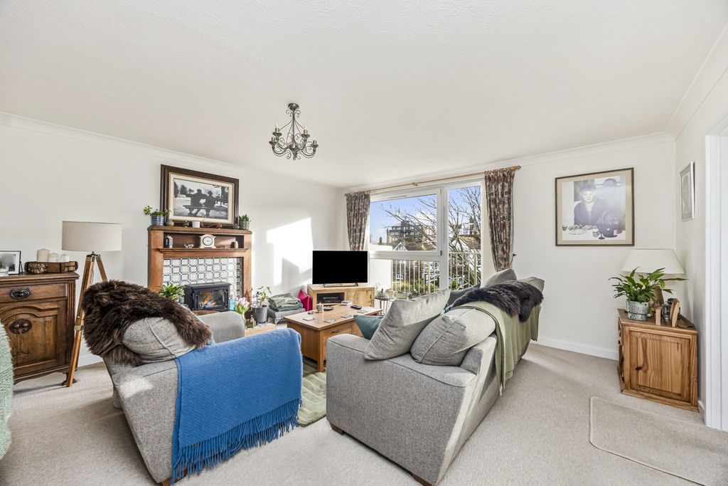 Property photo 3 of 25