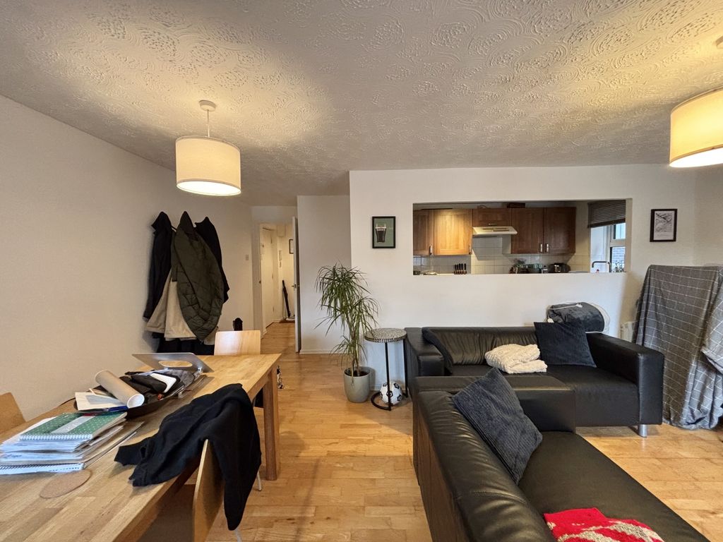 Property photo 2 of 13 Image00005