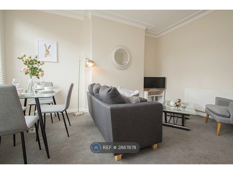 Property photo 2 of 10 Living Room