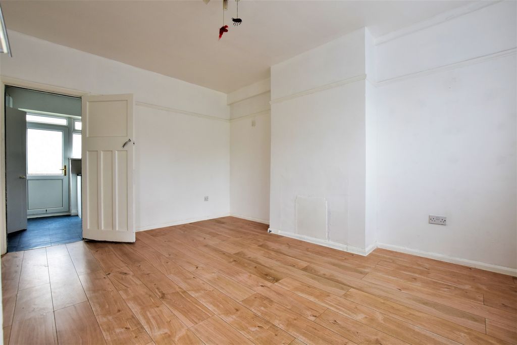 Property photo 2 of 10 Photo 6