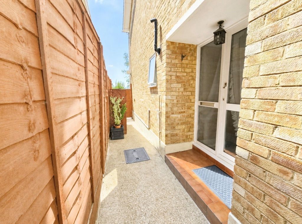 Property photo 3 of 23 5273944
