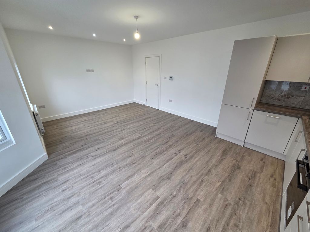 Property photo 3 of 9 Image