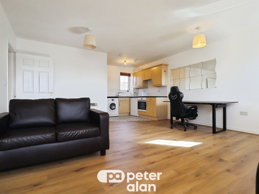 Property photo 2 of 9