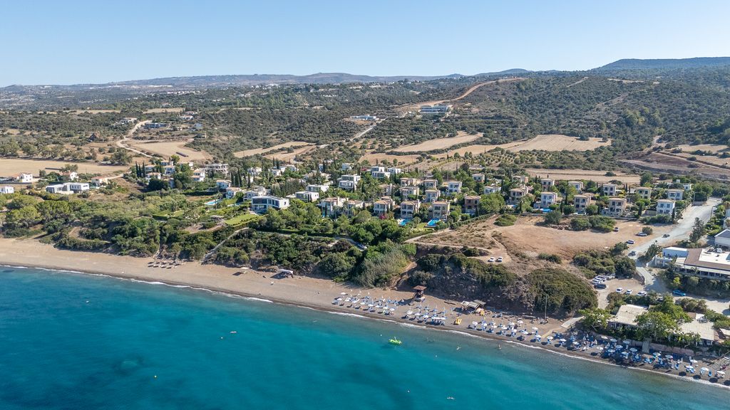 Property photo 2 of 53