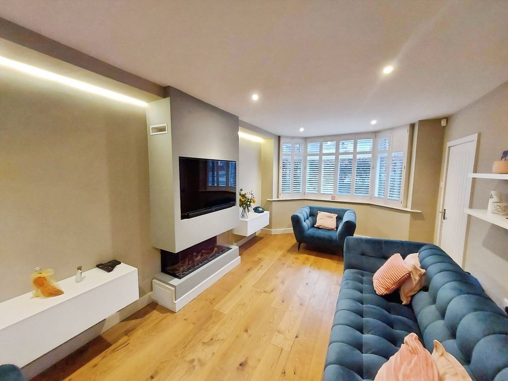 Property photo 2 of 27 Picture No. 29