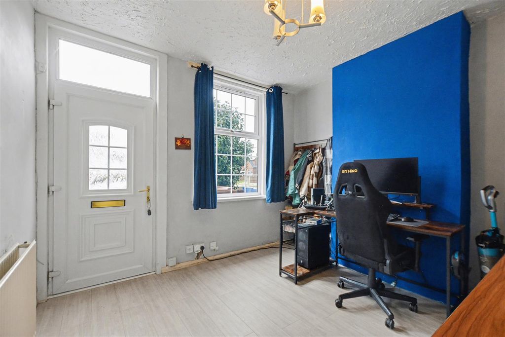 Property photo 3 of 14 Dining Room