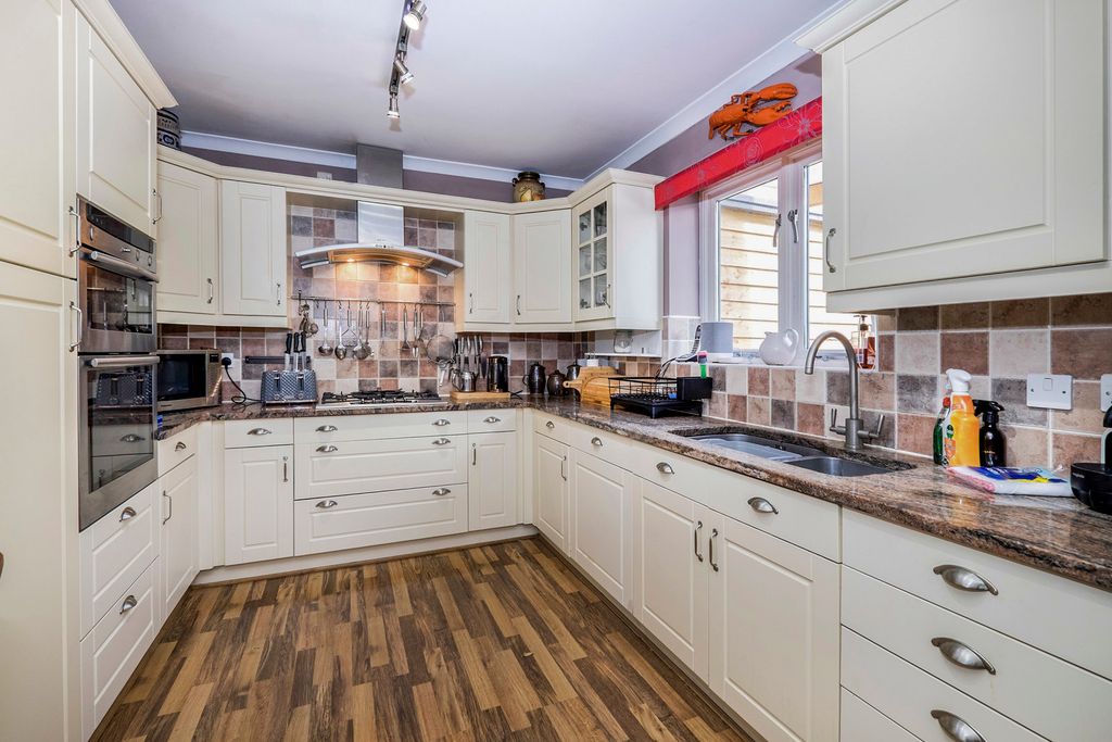 Property photo 3 of 21 Pbox-Img.Jpg