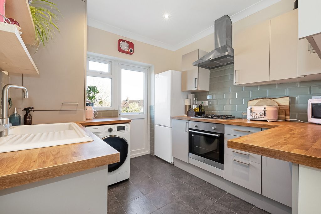 Property photo 2 of 11