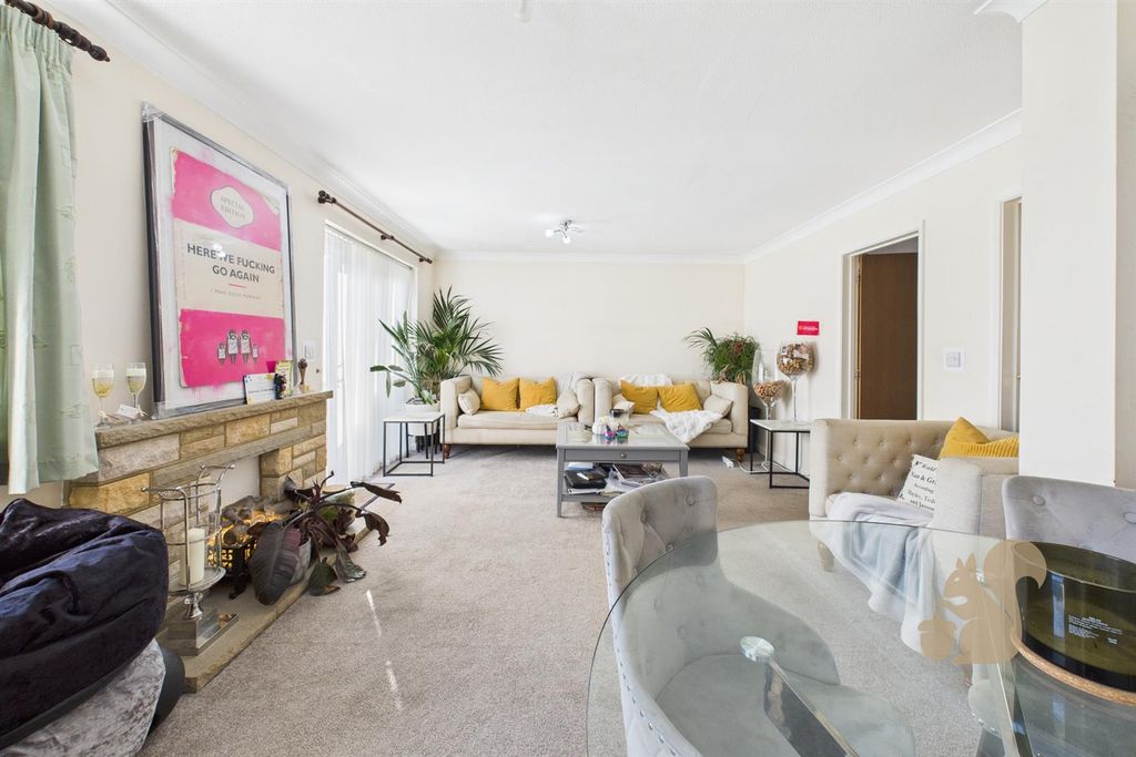 Property photo 3 of 14 Living Room