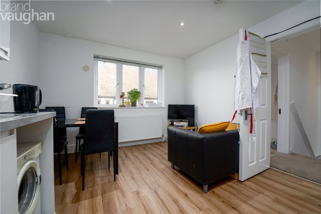 Property photo 2 of 9 Picture No. 17