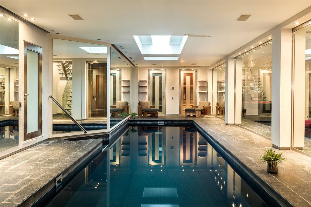Property photo 2 of 11 Swimming Pool
