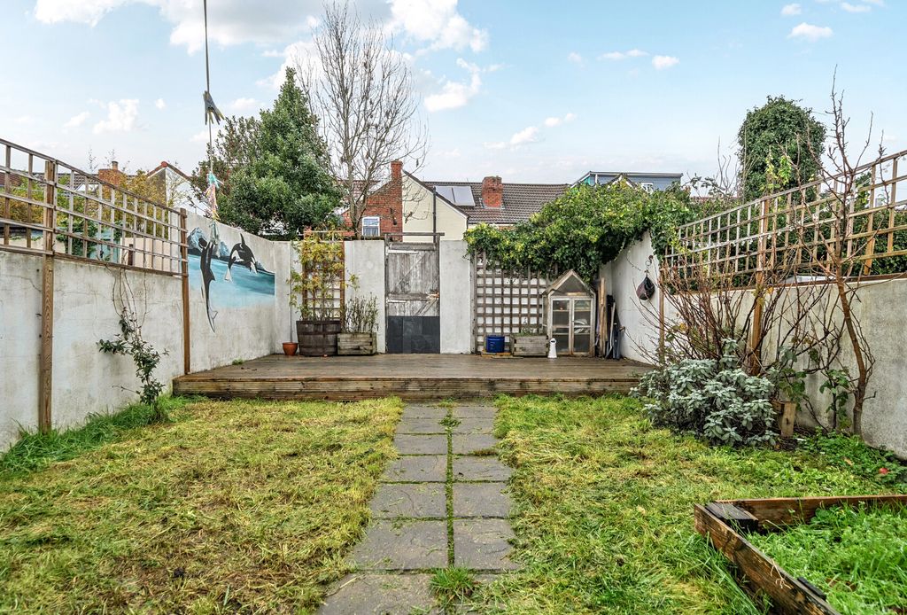 Property photo 3 of 17 1386560-3-6942995...