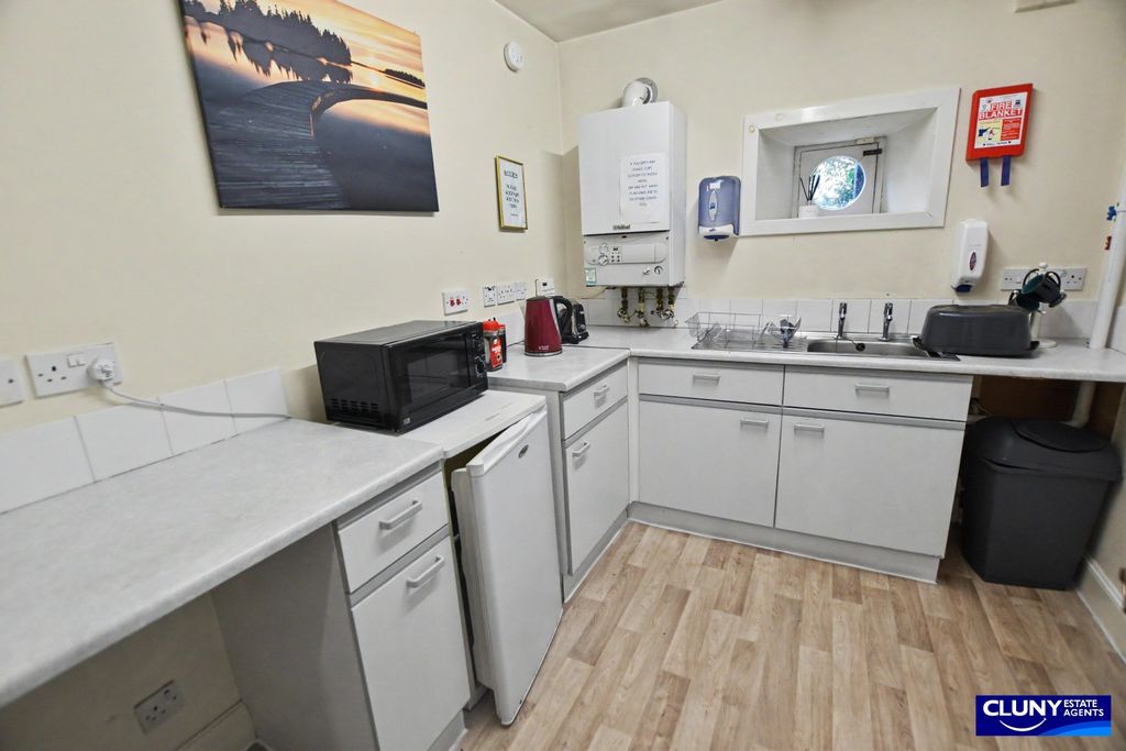 Property photo 2 of 25