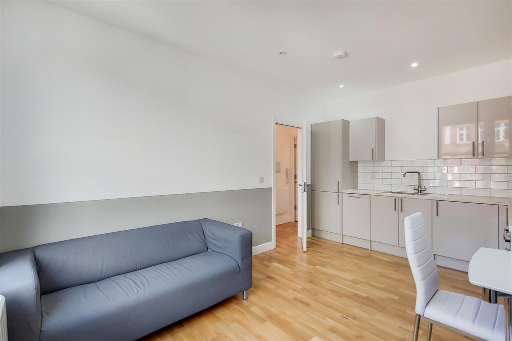 Property photo 3 of 10 2_Kitchen-Reception-2.Jpg