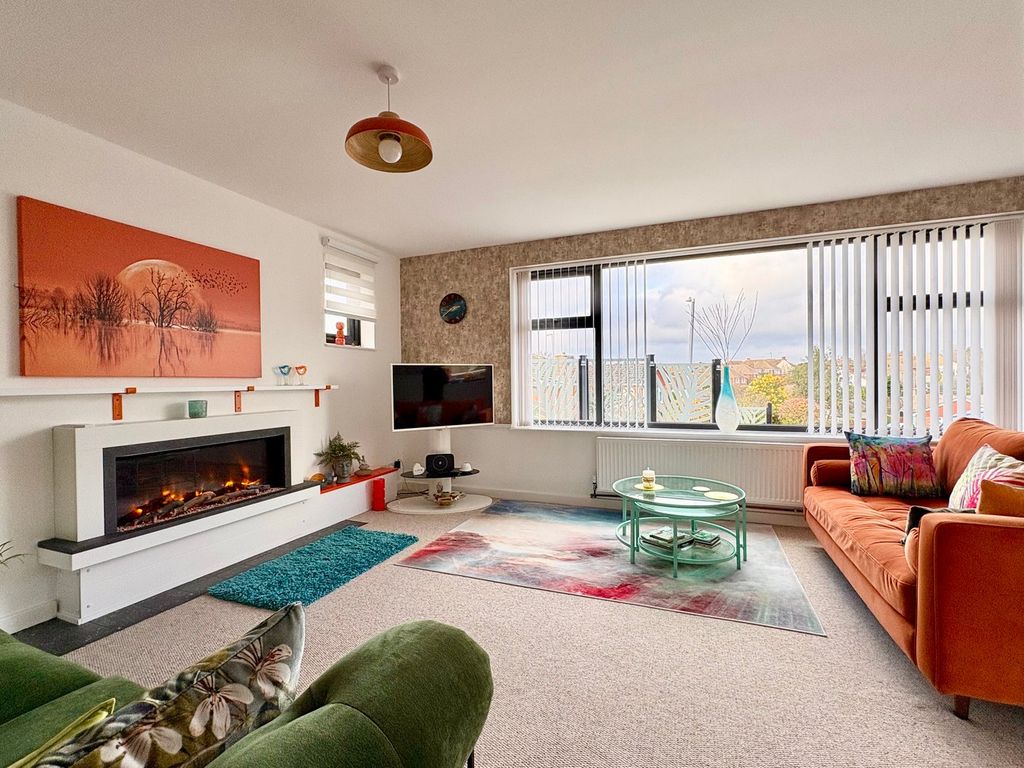 Property photo 2 of 28