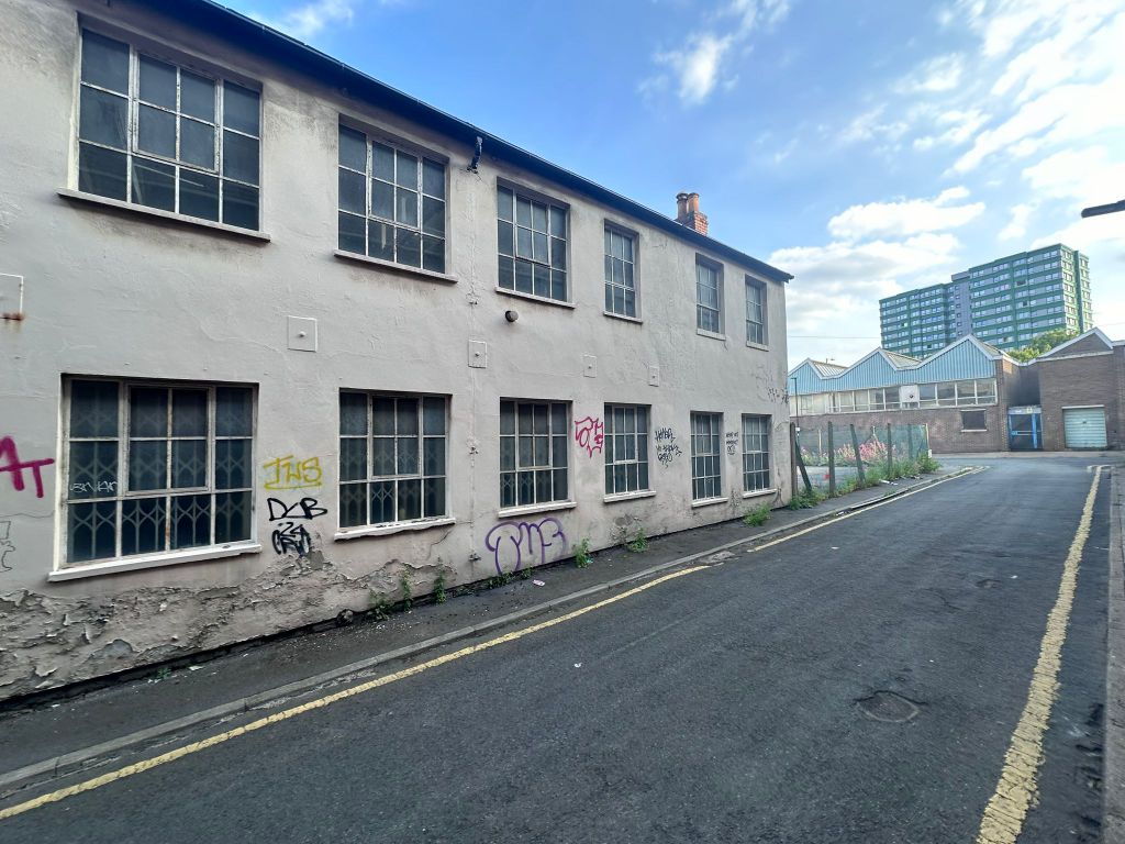 Property photo 3 of 12