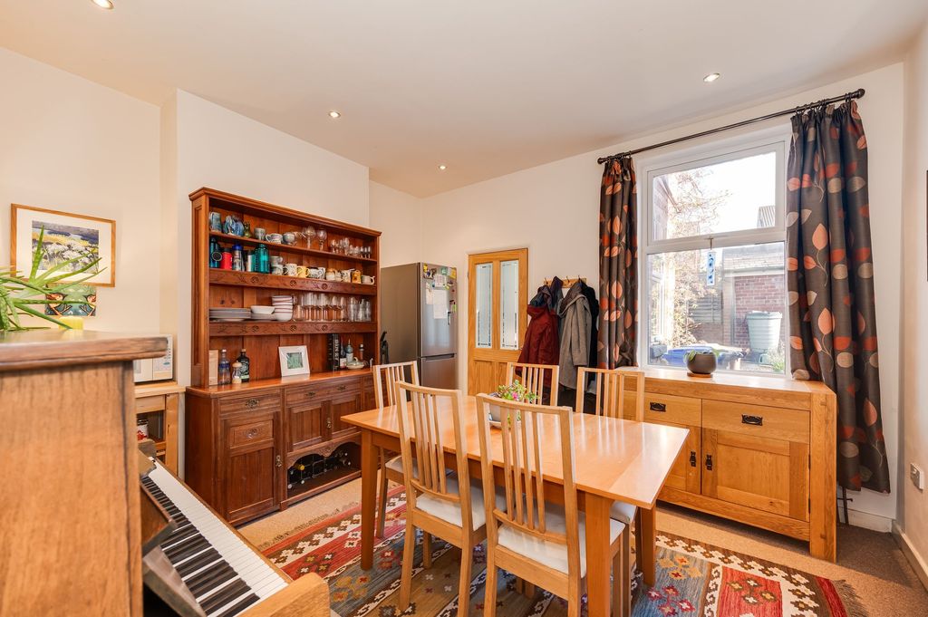 Property photo 3 of 23