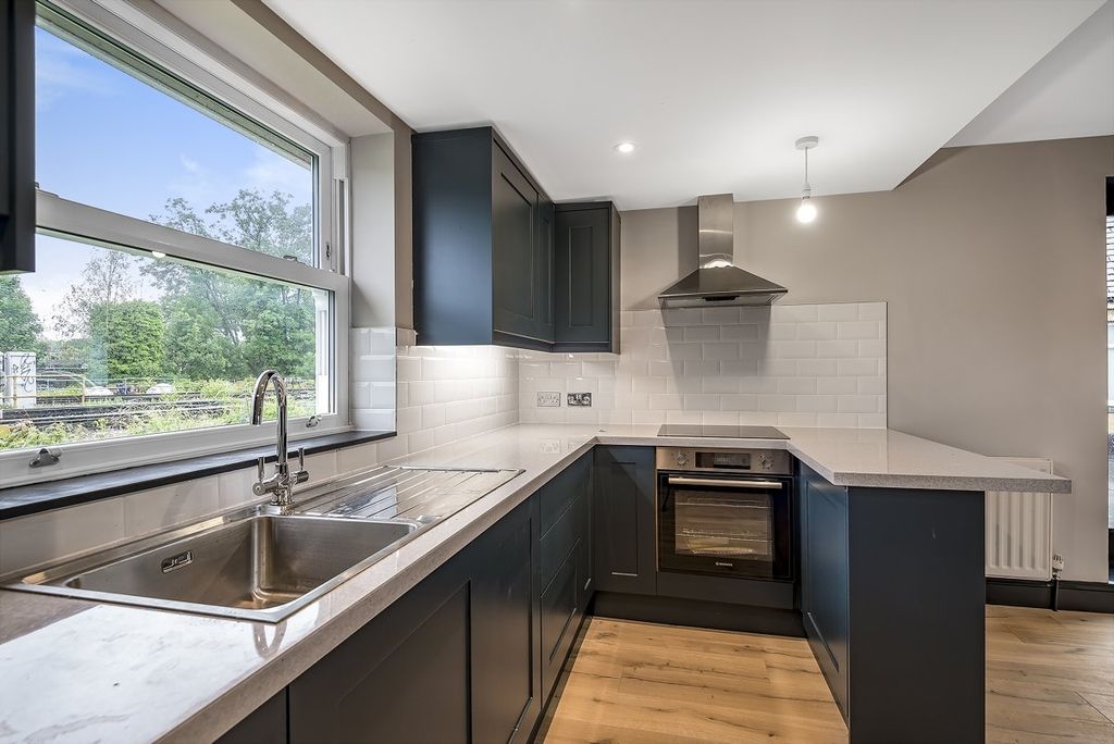 Property photo 2 of 14 Picture No. 13