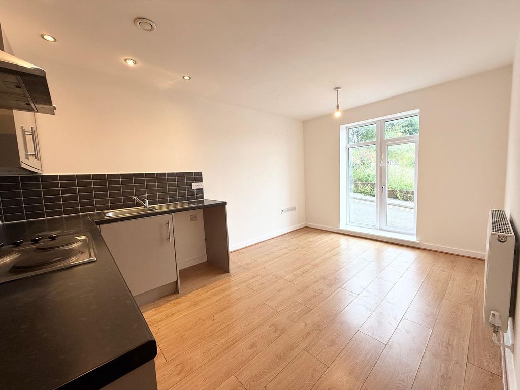 Property photo 3 of 11 Gallery