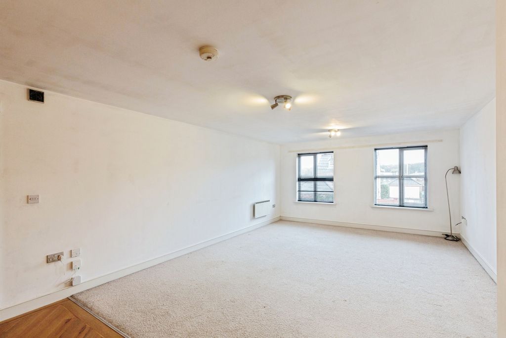 Property photo 2 of 15 Photo