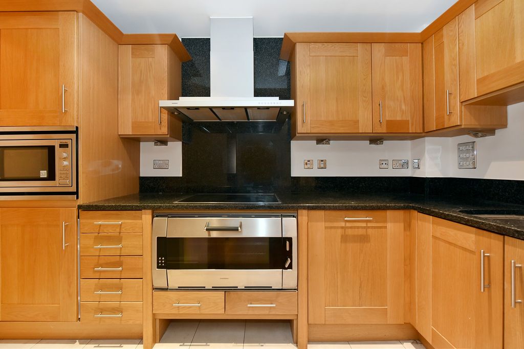 Property photo 3 of 8 Picture 3