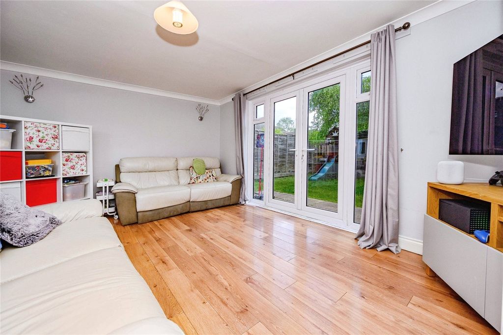 Property photo 3 of 15 Lounge