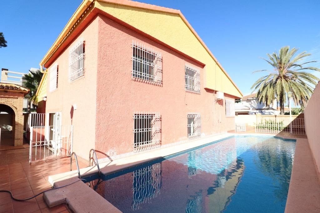 Property photo 1 of 31