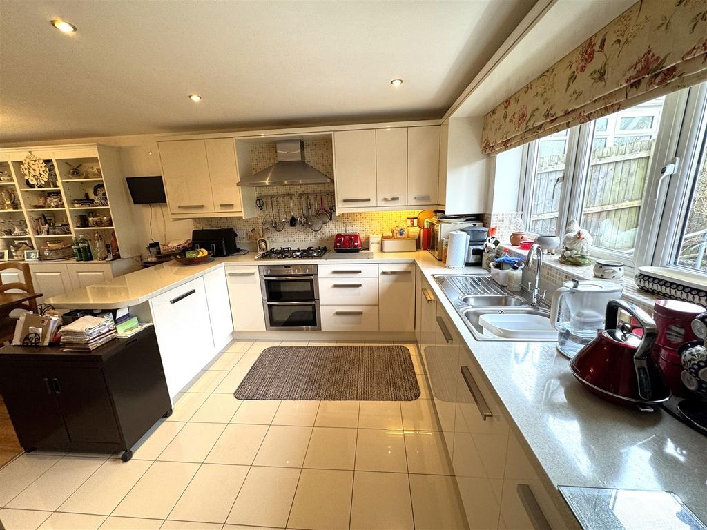 Property photo 3 of 18