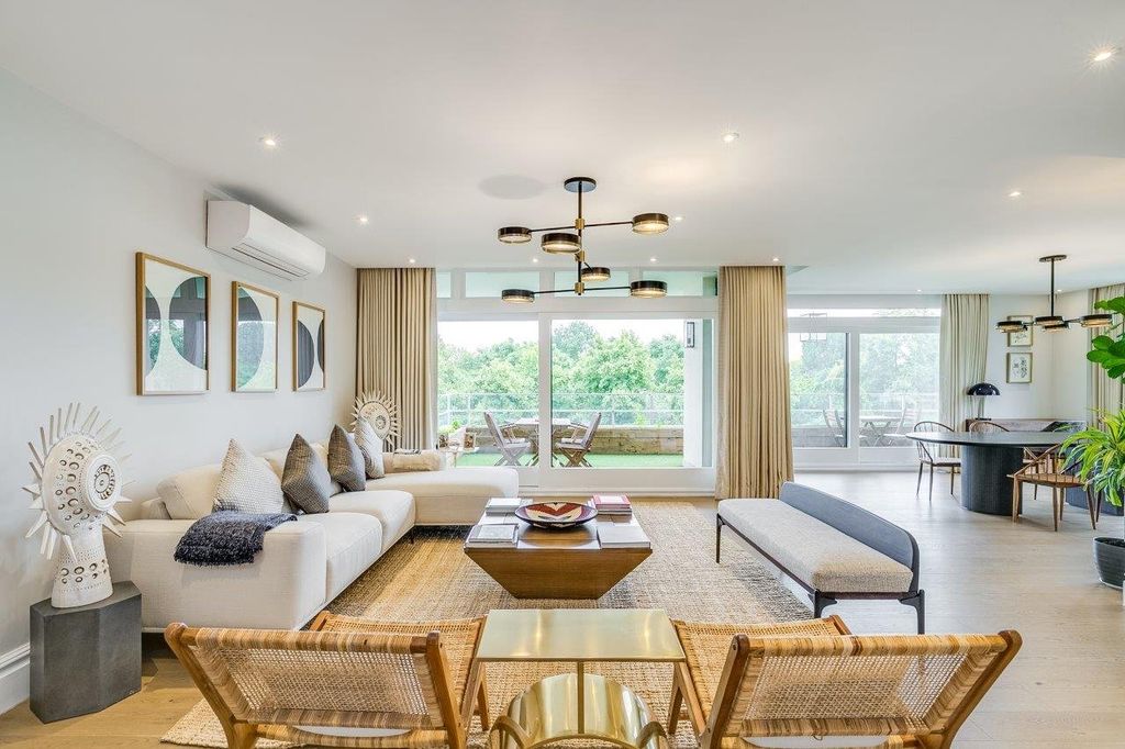 Property photo 1 of 12 Reception