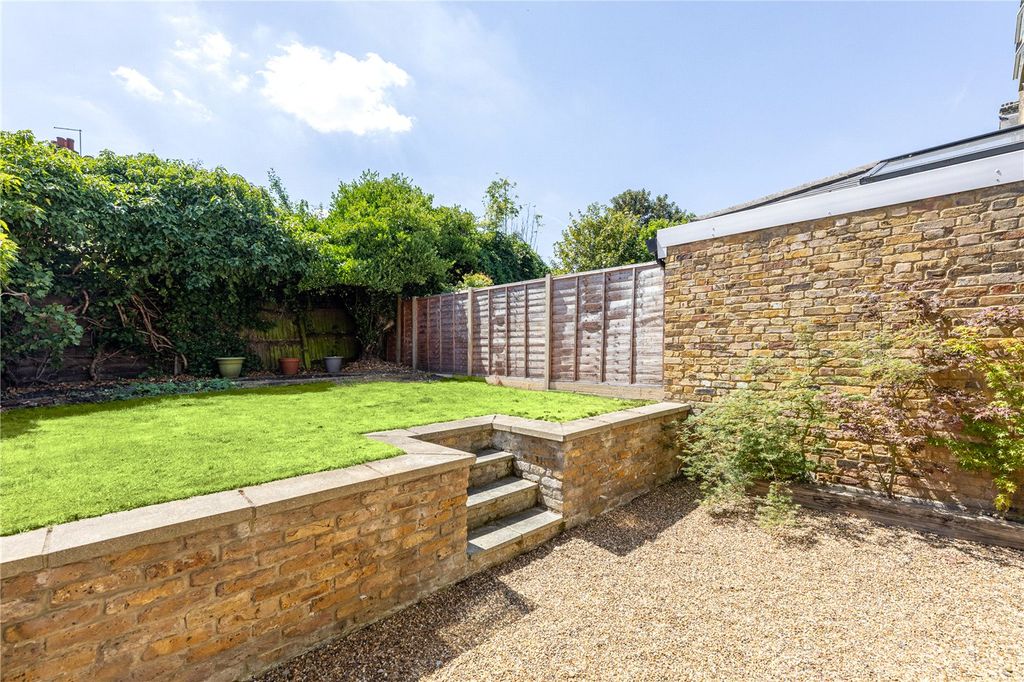 Property photo 2 of 11 Picture No. 18
