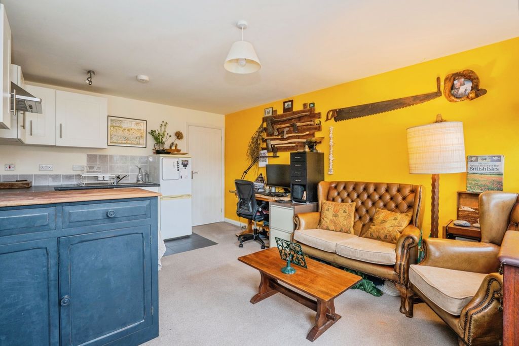 Property photo 3 of 12 Pbox-Img.Jpg
