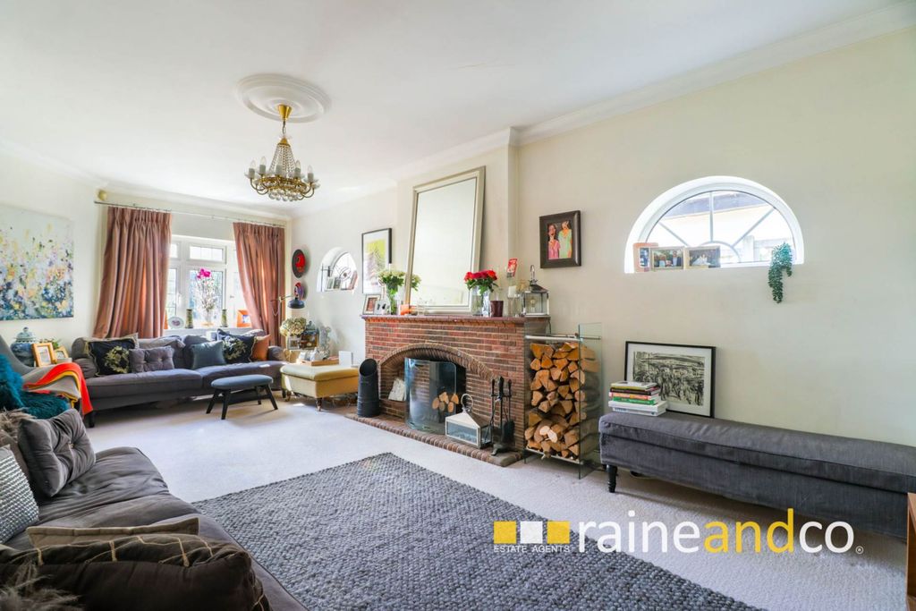 Property photo 2 of 32