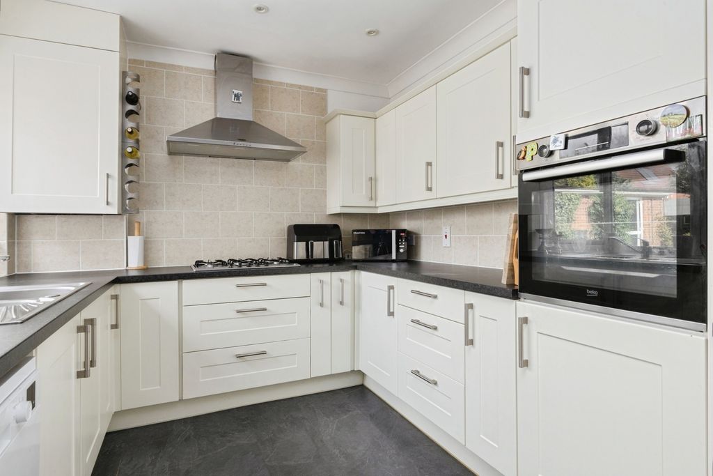 Property photo 2 of 17 Photo