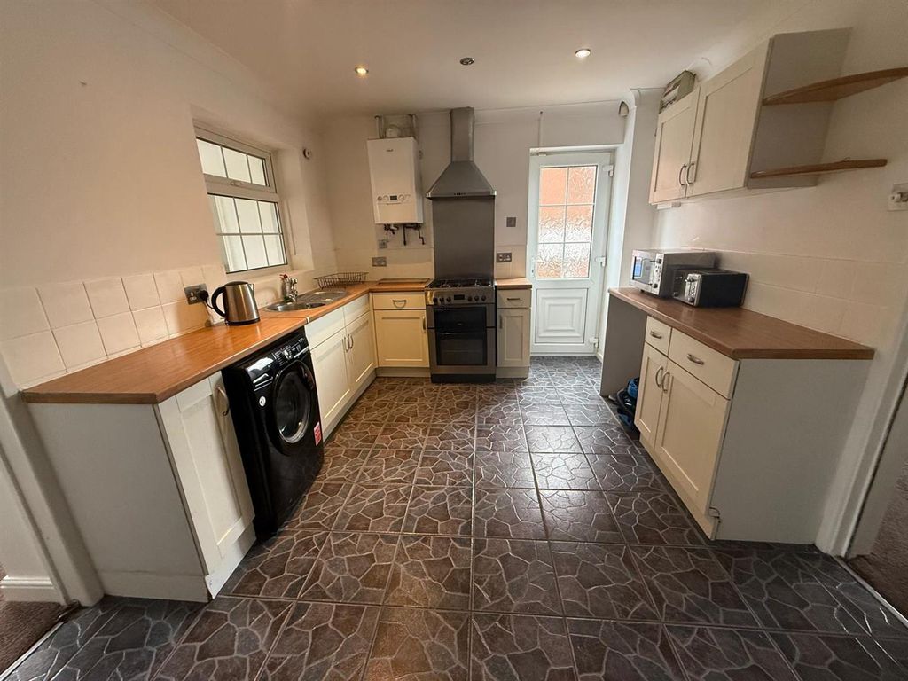 Property photo 1 of 9 Gold Kitchen1.Jpeg