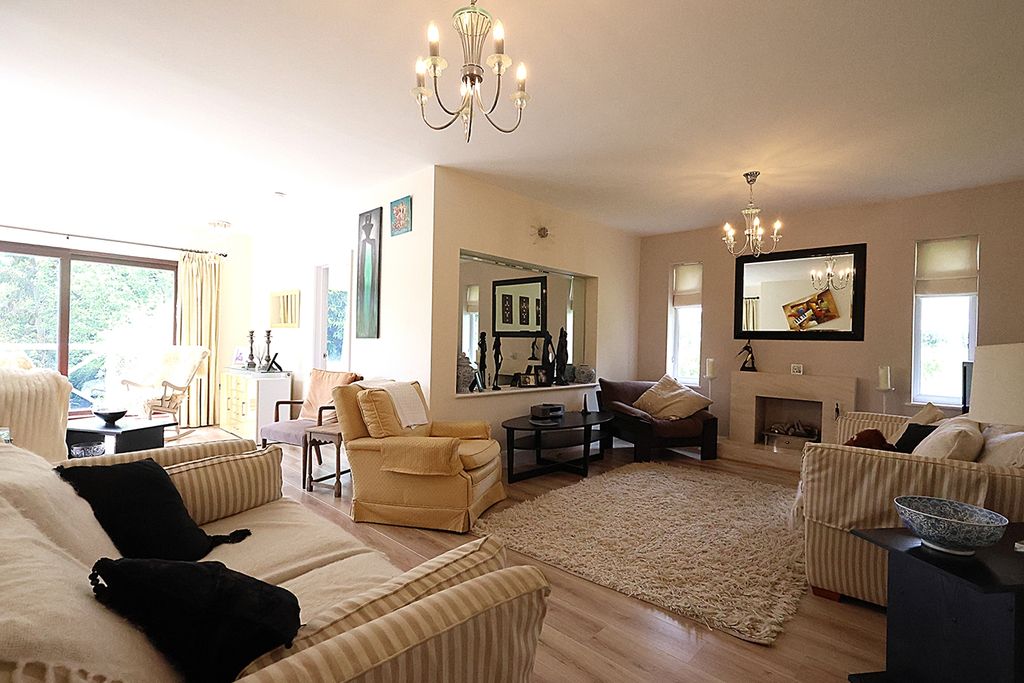 Property photo 1 of 13 L-Shaped Living  Room