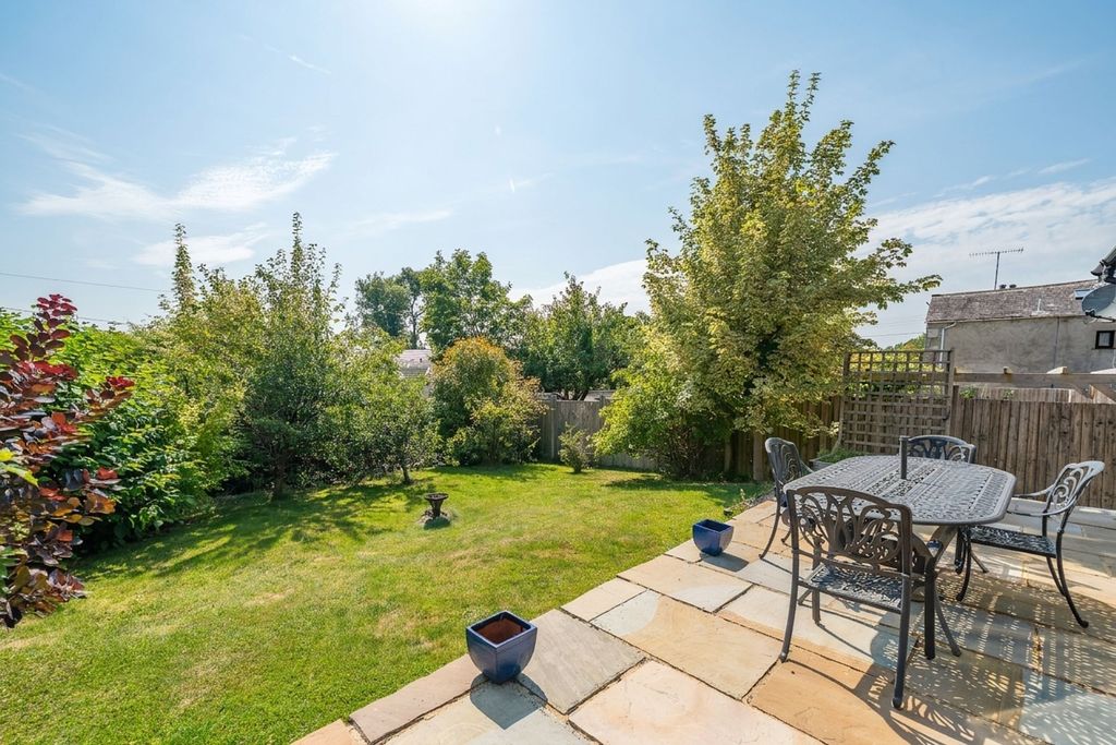 Property photo 2 of 35