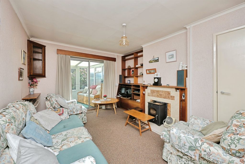 Property photo 2 of 20