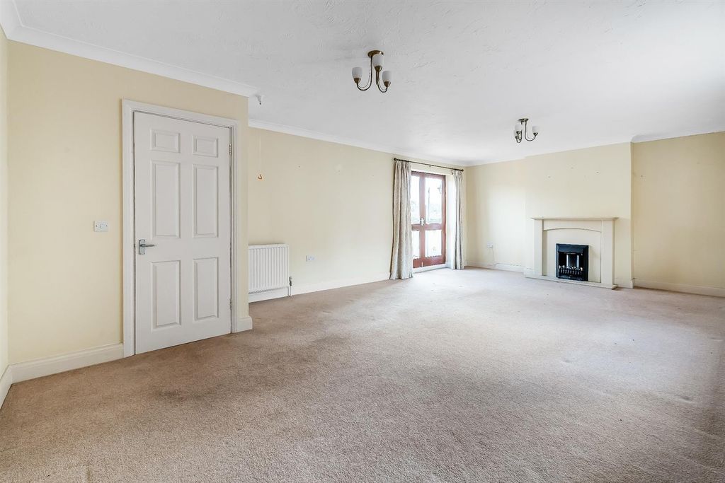 Property photo 3 of 14 18.Jpg