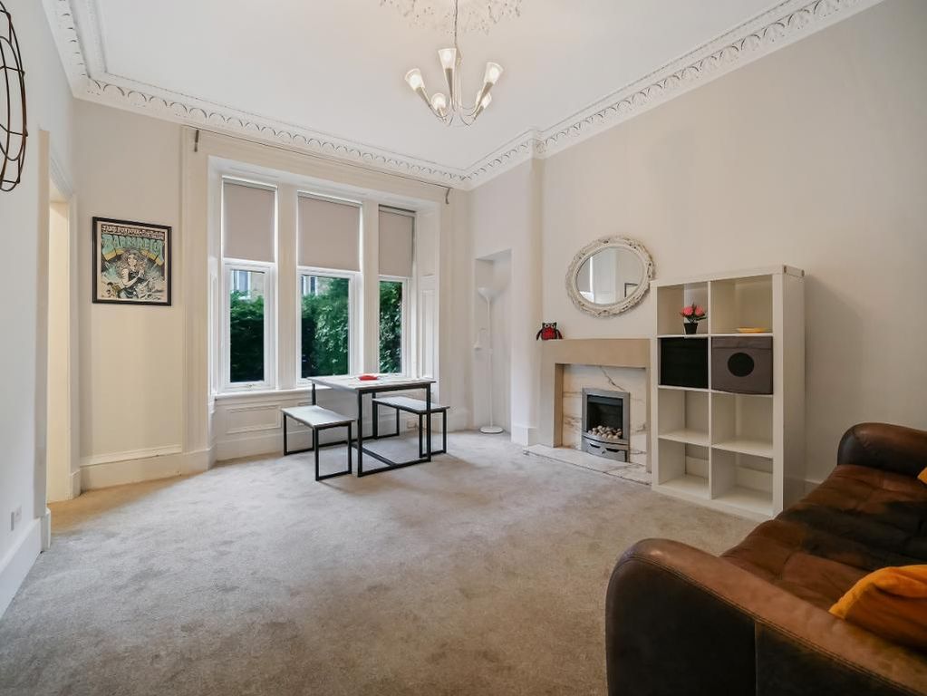 Property photo 2 of 20 Living/ Dining Area